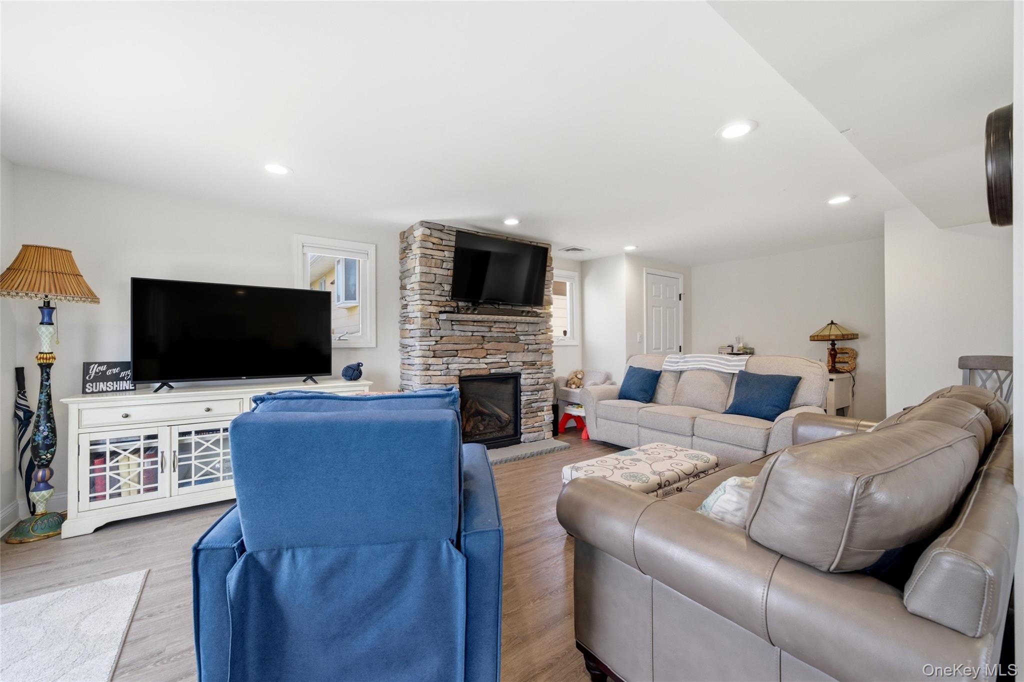 184 Inlet Drive Lindenhurst, NY 11757 - Photo 17 of 32