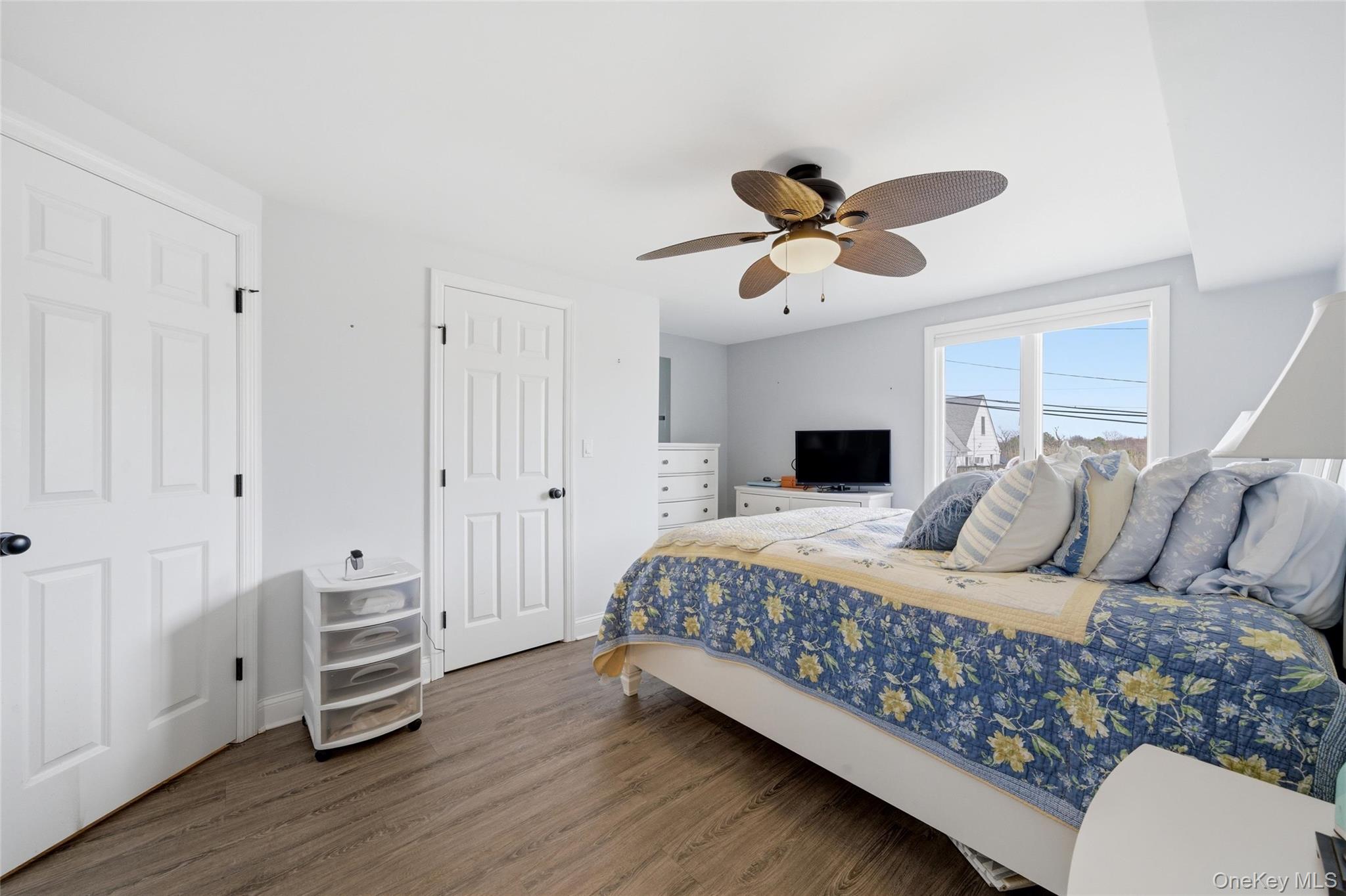 184 Inlet Drive Lindenhurst, NY 11757 - Photo 18 of 32