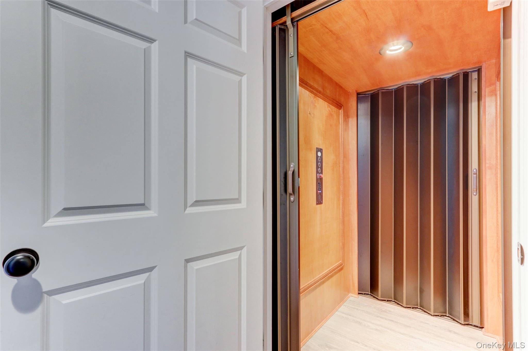 184 Inlet Drive Lindenhurst, NY 11757 - Photo 20 of 32