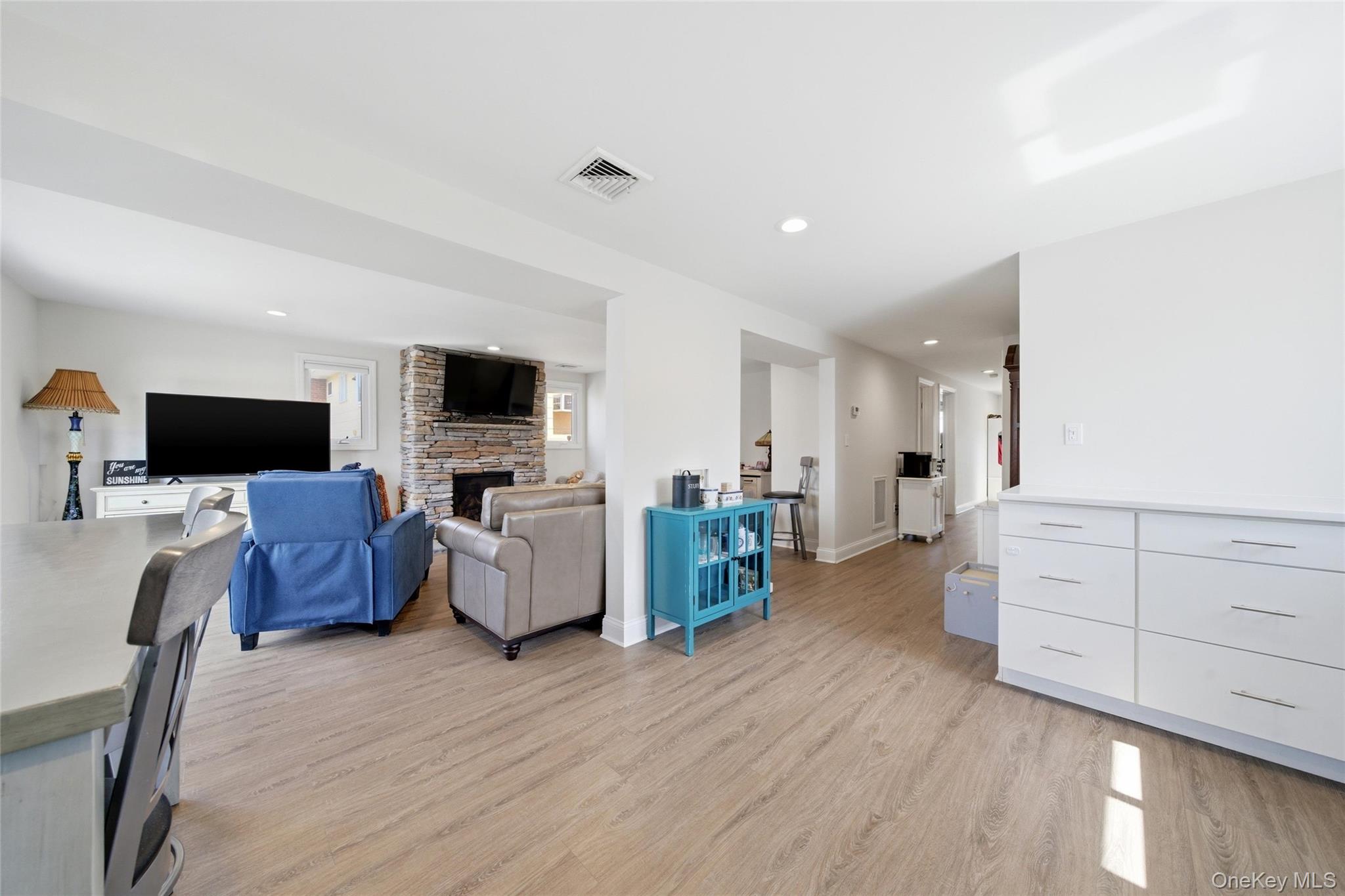 184 Inlet Drive Lindenhurst, NY 11757 - Photo 21 of 32