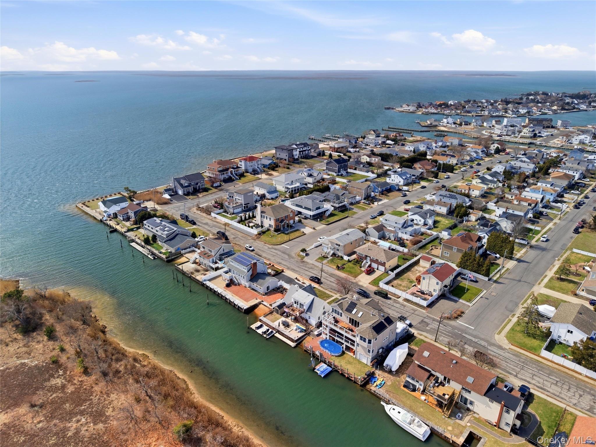 184 Inlet Drive Lindenhurst, NY 11757 - Photo 27 of 32