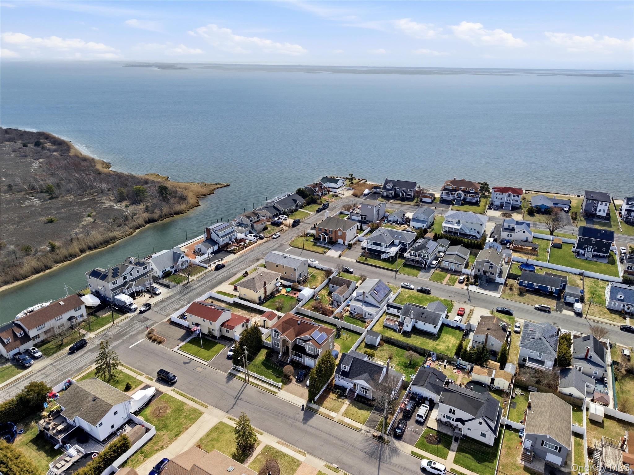 184 Inlet Drive Lindenhurst, NY 11757 - Photo 28 of 32