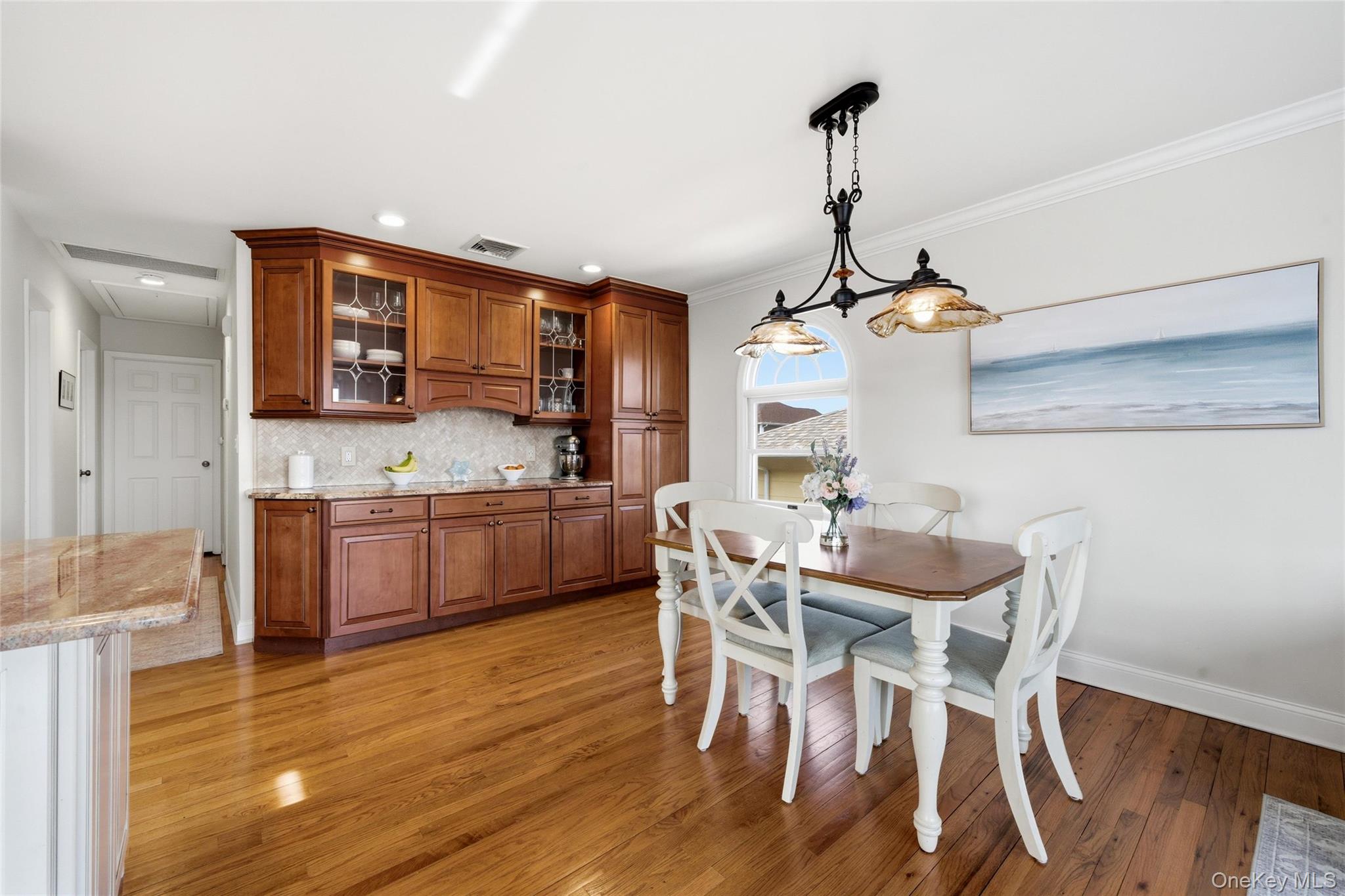 184 Inlet Drive Lindenhurst, NY 11757 - Photo 6 of 32