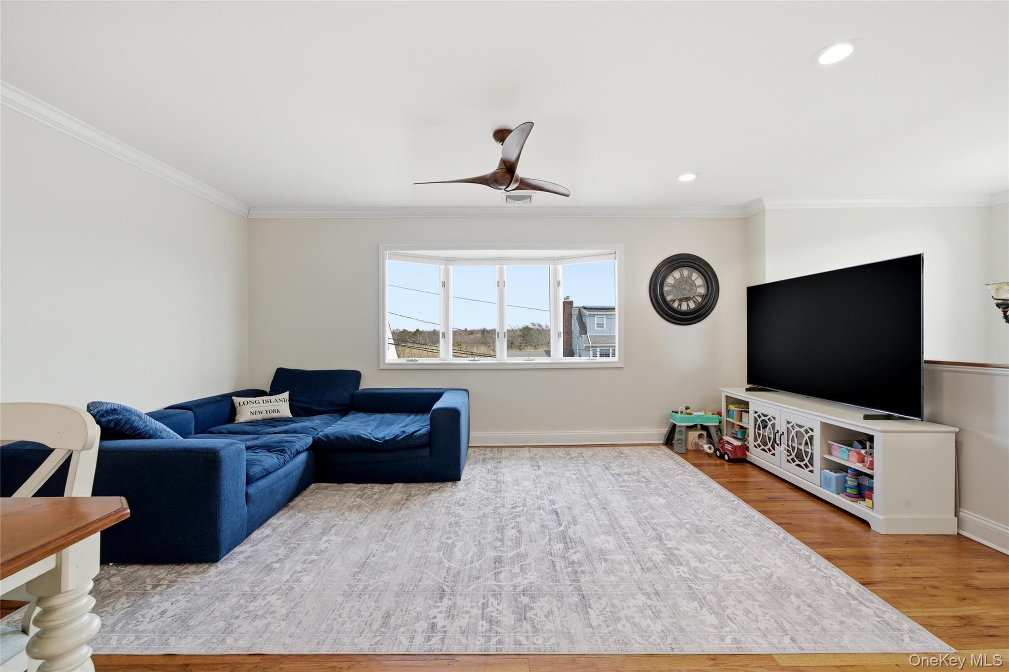 184 Inlet Drive Lindenhurst, NY 11757 - Photo 9 of 32