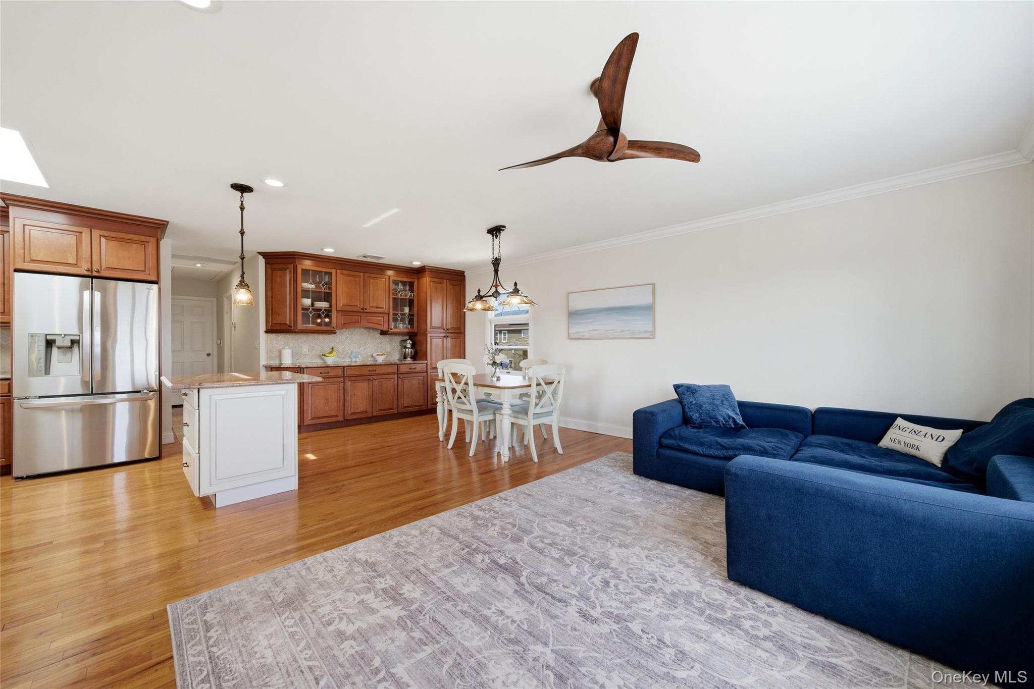 184 Inlet Drive Lindenhurst, NY 11757 - Photo 10 of 32