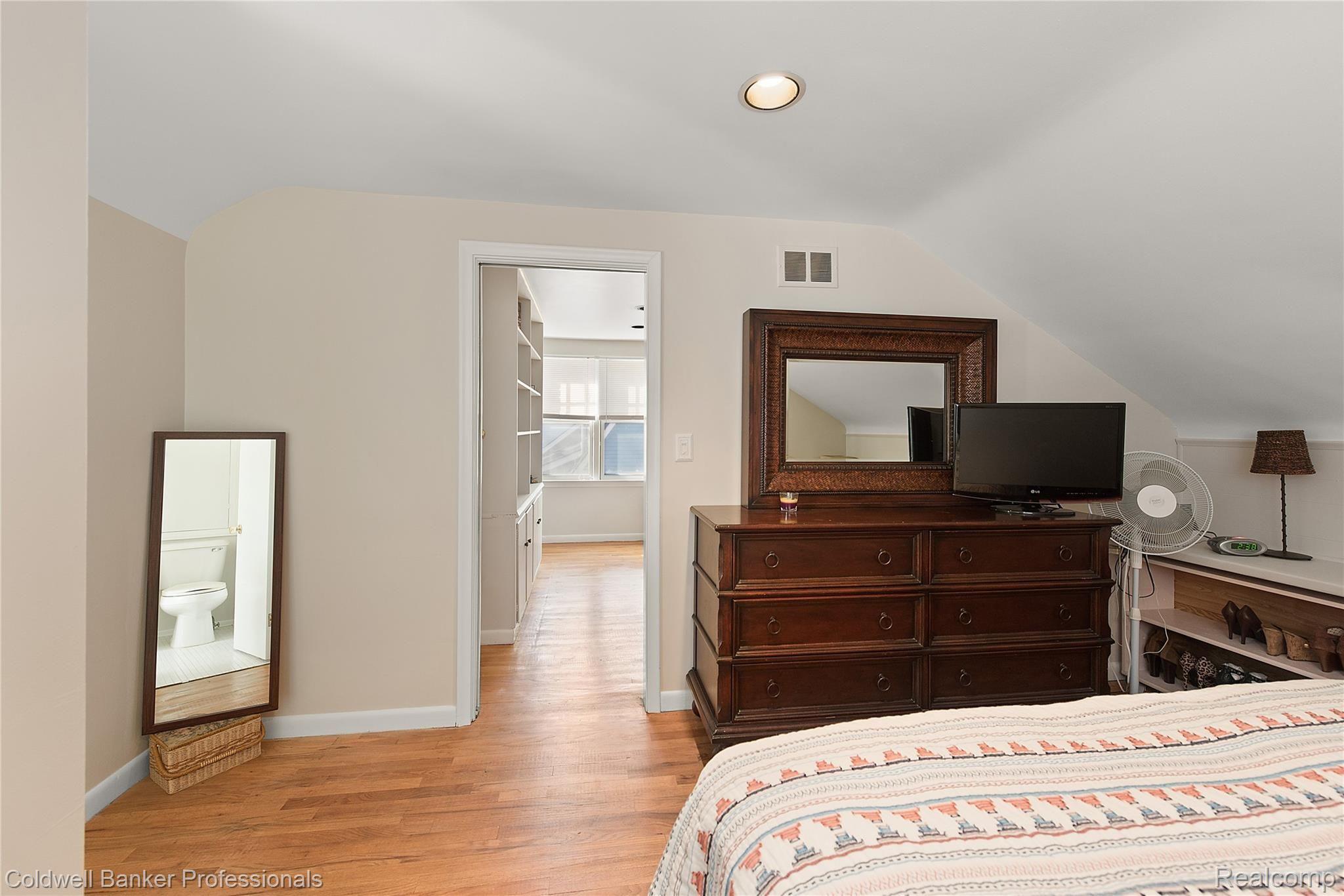 1321 Franklin Road Berkley, MI 48072 - Photo 16 of 26 2021 1321 Franklin Berkley 0596.jpg