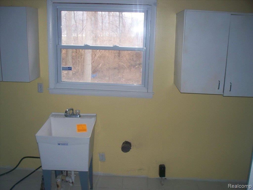 295 Michelson Road Rochester, MI 48307 - Photo 6 of 11 michelsonpelkeyalbion 004