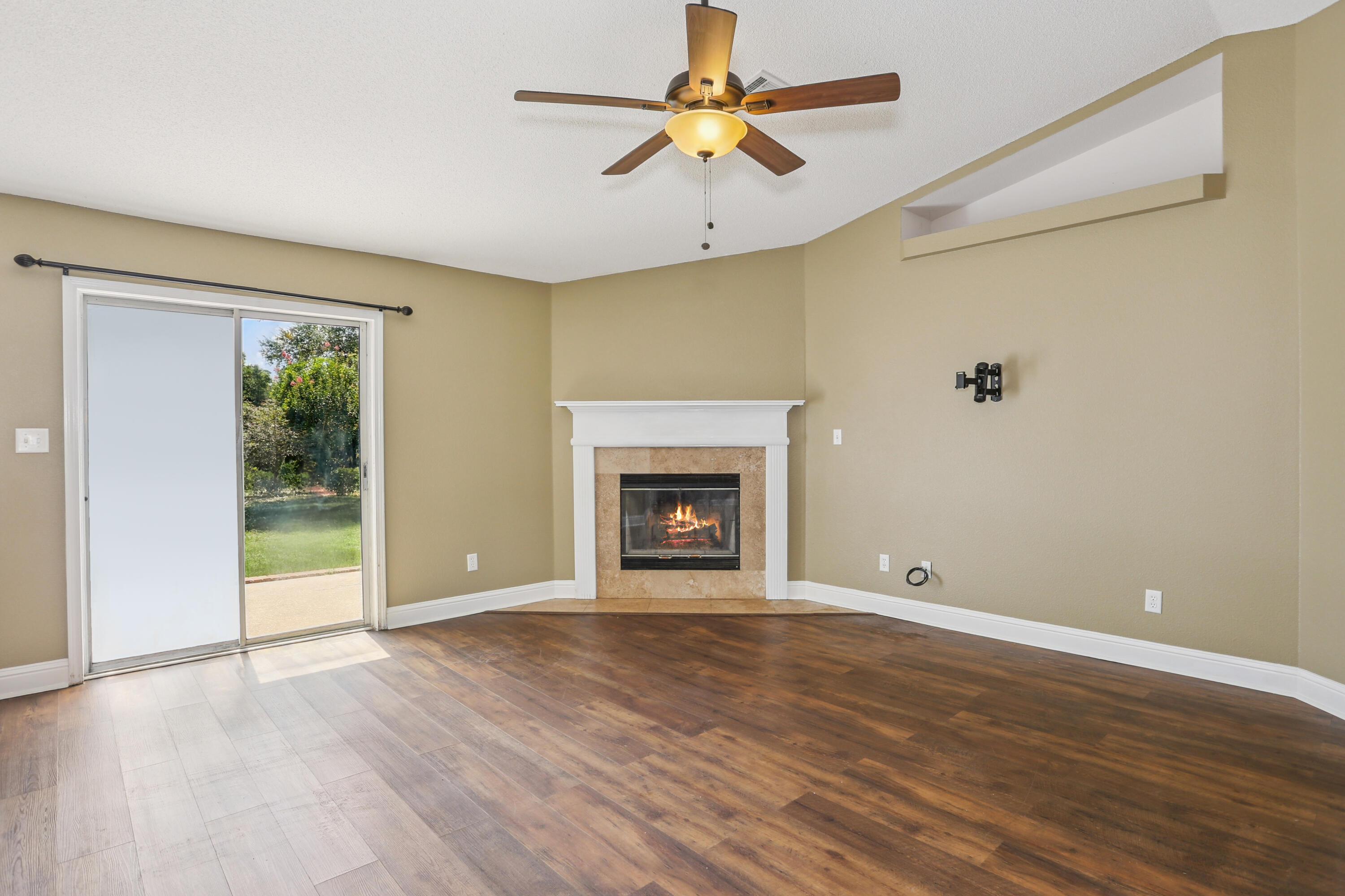 5833 Pebble Ridge Drive Milton, FL 32583 - Photo 4 of 28