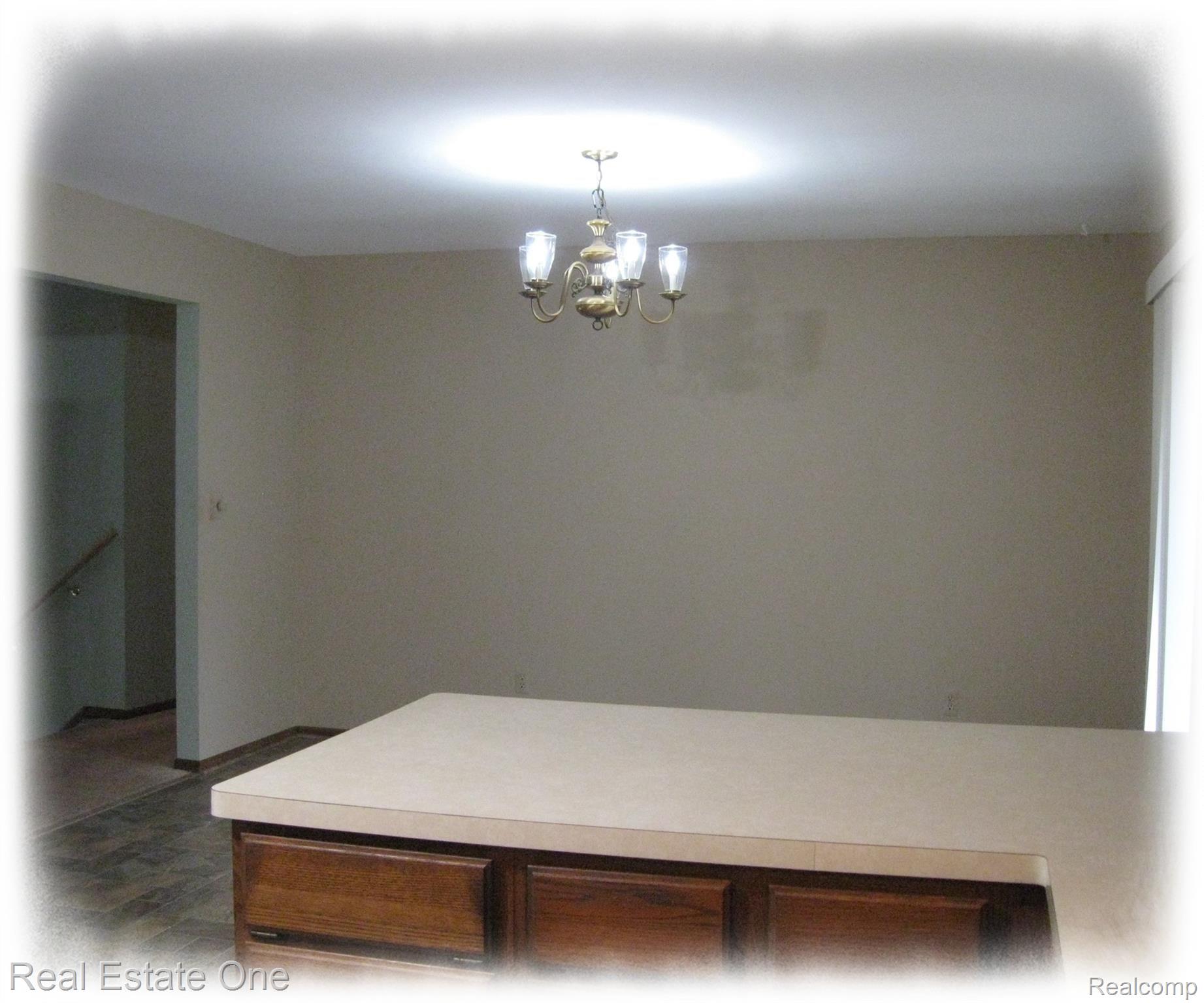 40425 Willis Road Belleville, MI 48111 - Photo 8 of 36 Large dining area