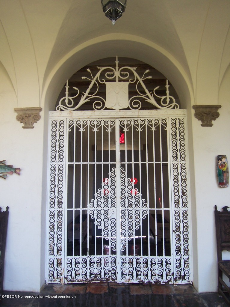 79 Middle Road Palm Beach, FL 33480 - Photo 8 of 24 a view of a door and glass door