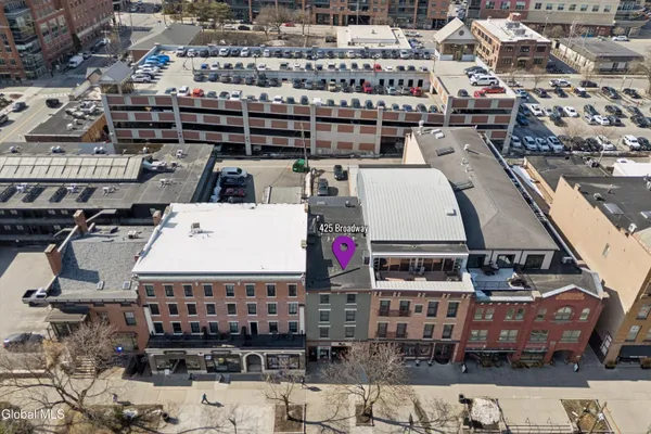 $2,800 | 425 Broadway, Unit 2, Saratoga Springs, NY 12866