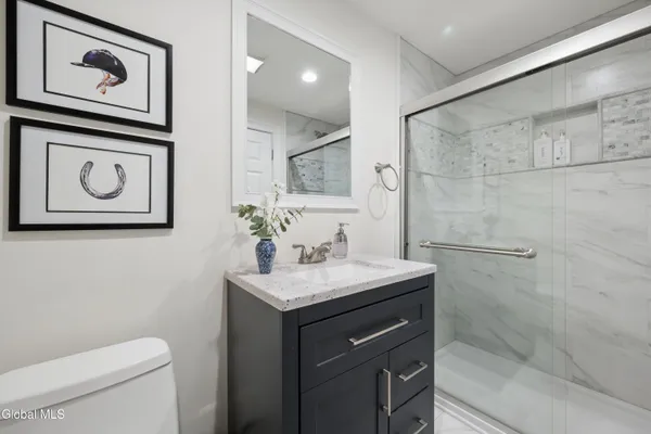 $2,800 | 425 Broadway, Unit 2, Saratoga Springs, NY 12866