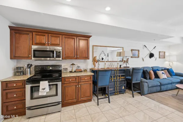 $2,800 | 425 Broadway, Unit 2, Saratoga Springs, NY 12866