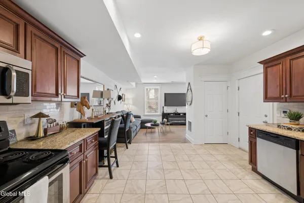 $2,800 | 425 Broadway, Unit 2, Saratoga Springs, NY 12866