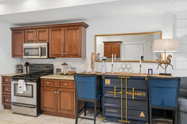 $2,800 | 425 Broadway, Unit 2, Saratoga Springs, NY 12866