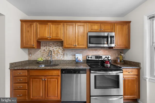 $3,100 | 1713 Redgate Farms Court, Rockville, MD 20850