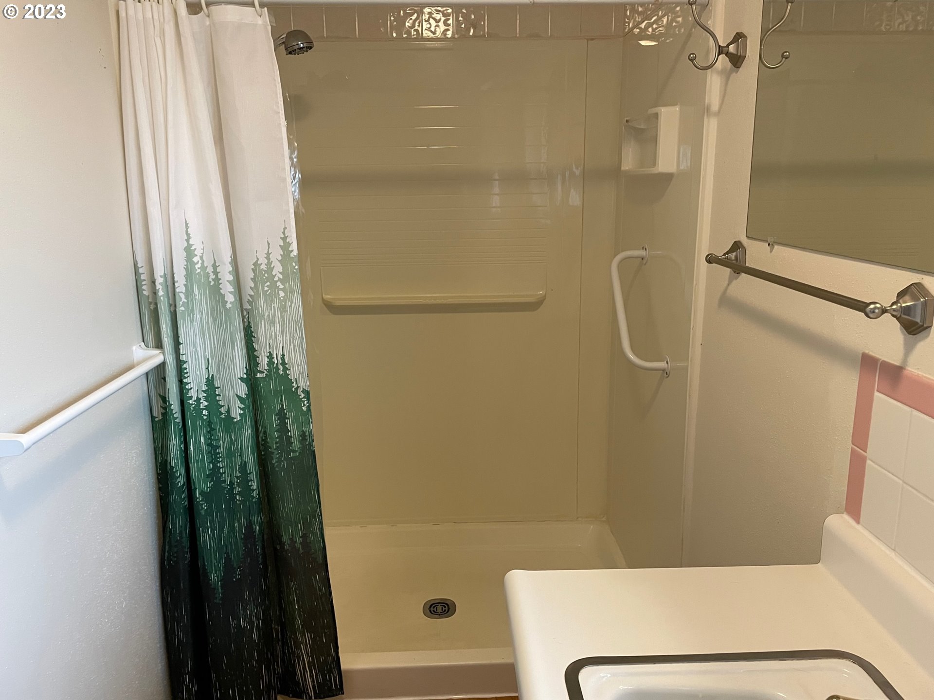 3010 Morris Place Reedsport, OR 97467 - Photo 18 of 32 Bathroom