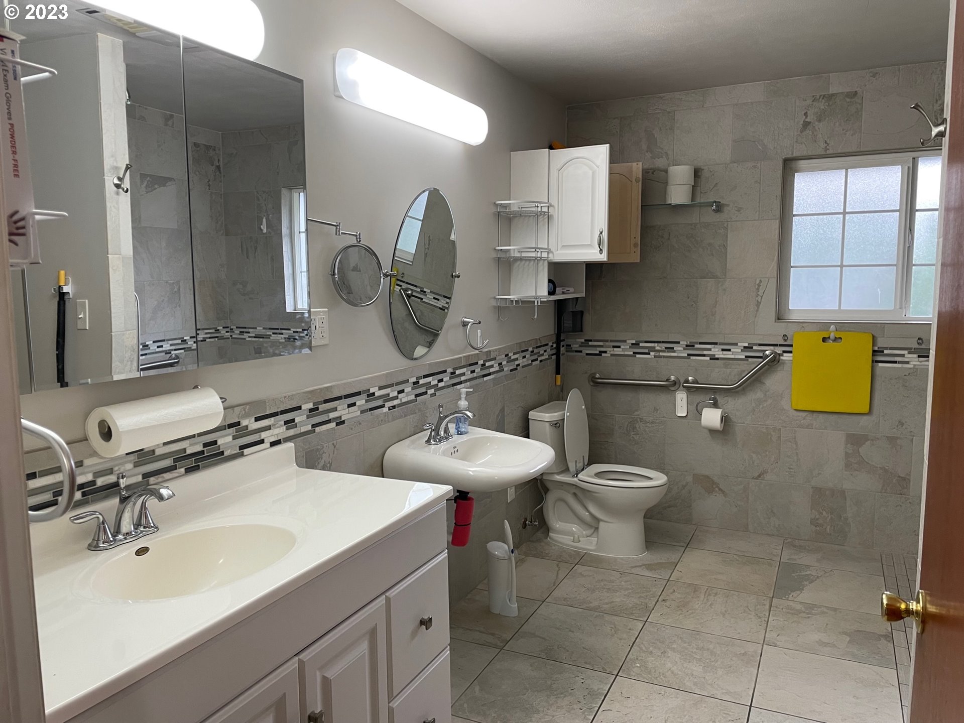 3010 Morris Place Reedsport, OR 97467 - Photo 24 of 32 Bathroom