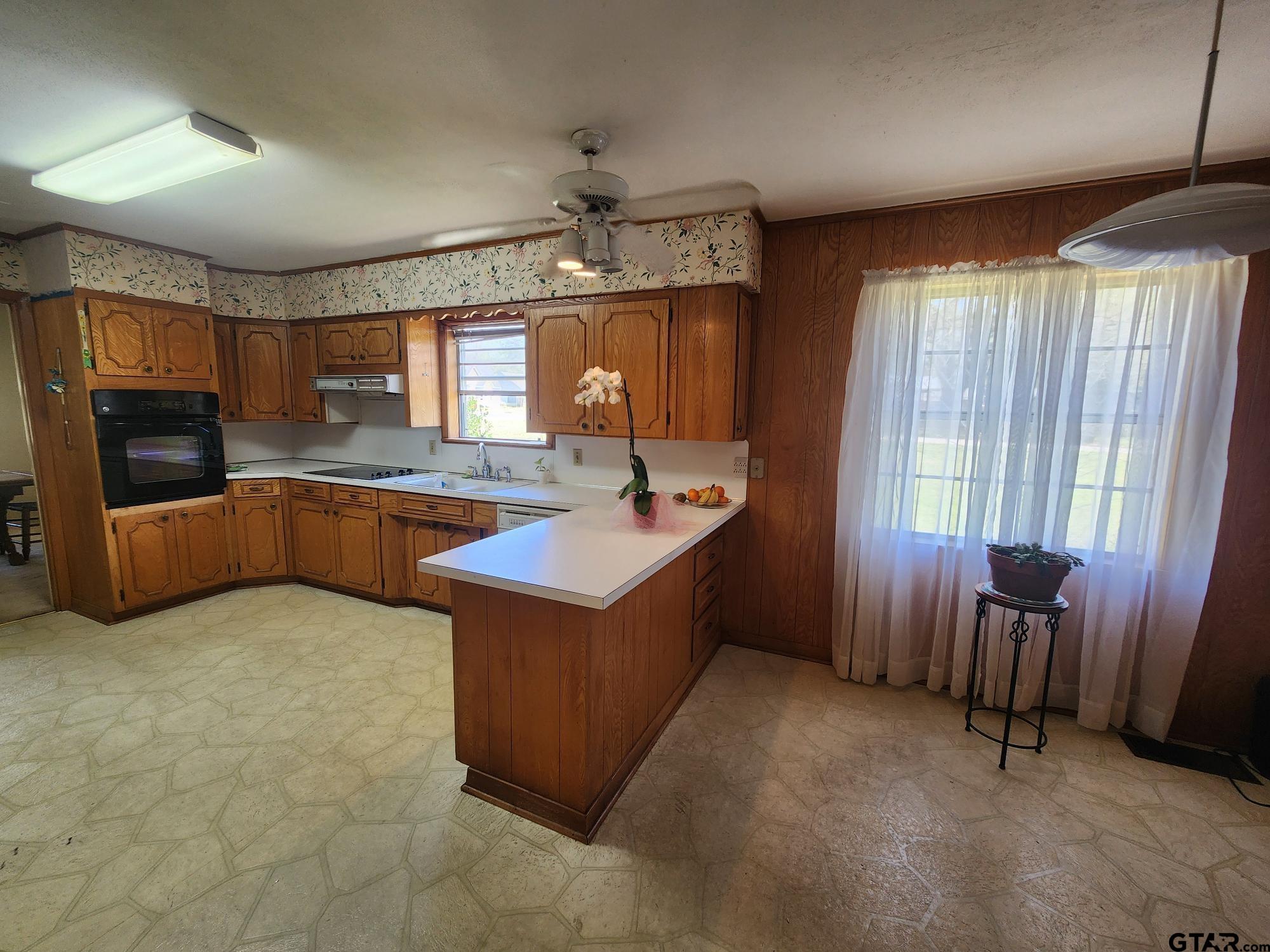 512 E Lane Quitman, TX 75783 - Photo 19 of 32 a bathroom with a tub sink and mirror