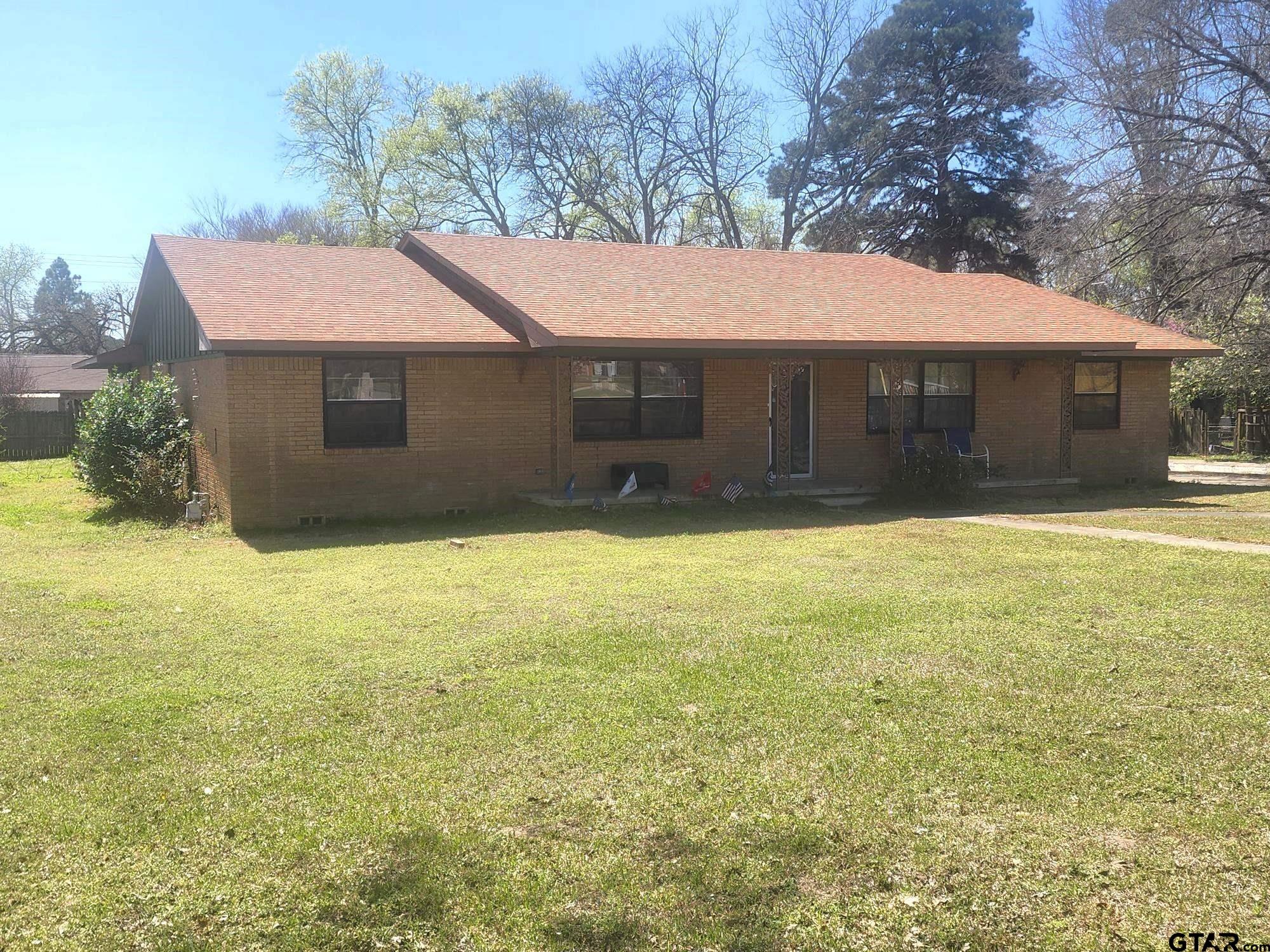 512 E Lane Quitman, TX 75783 - Photo 2 of 32 a backyard of a house