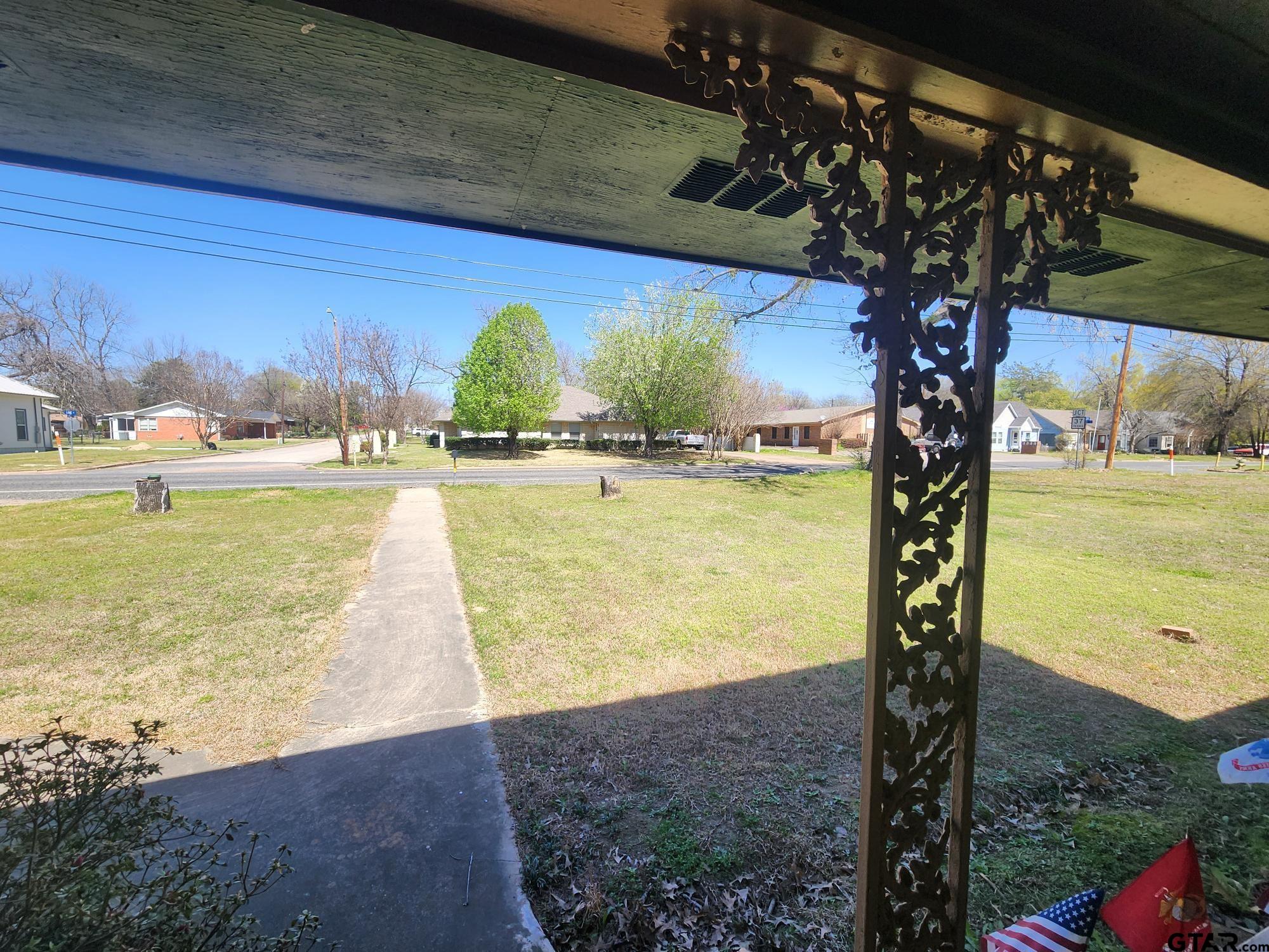 512 E Lane Quitman, TX 75783 - Photo 8 of 32 a view of a water fountain and an ocean view