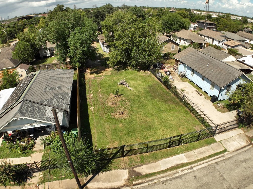 2511 Jones Street Houston, TX 77026 - Photo 2 of 9
