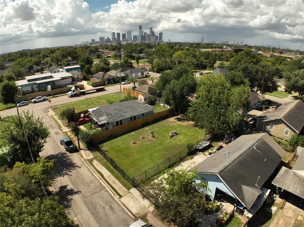 2511 Jones Street Houston, TX 77026 - Photo 4 of 9