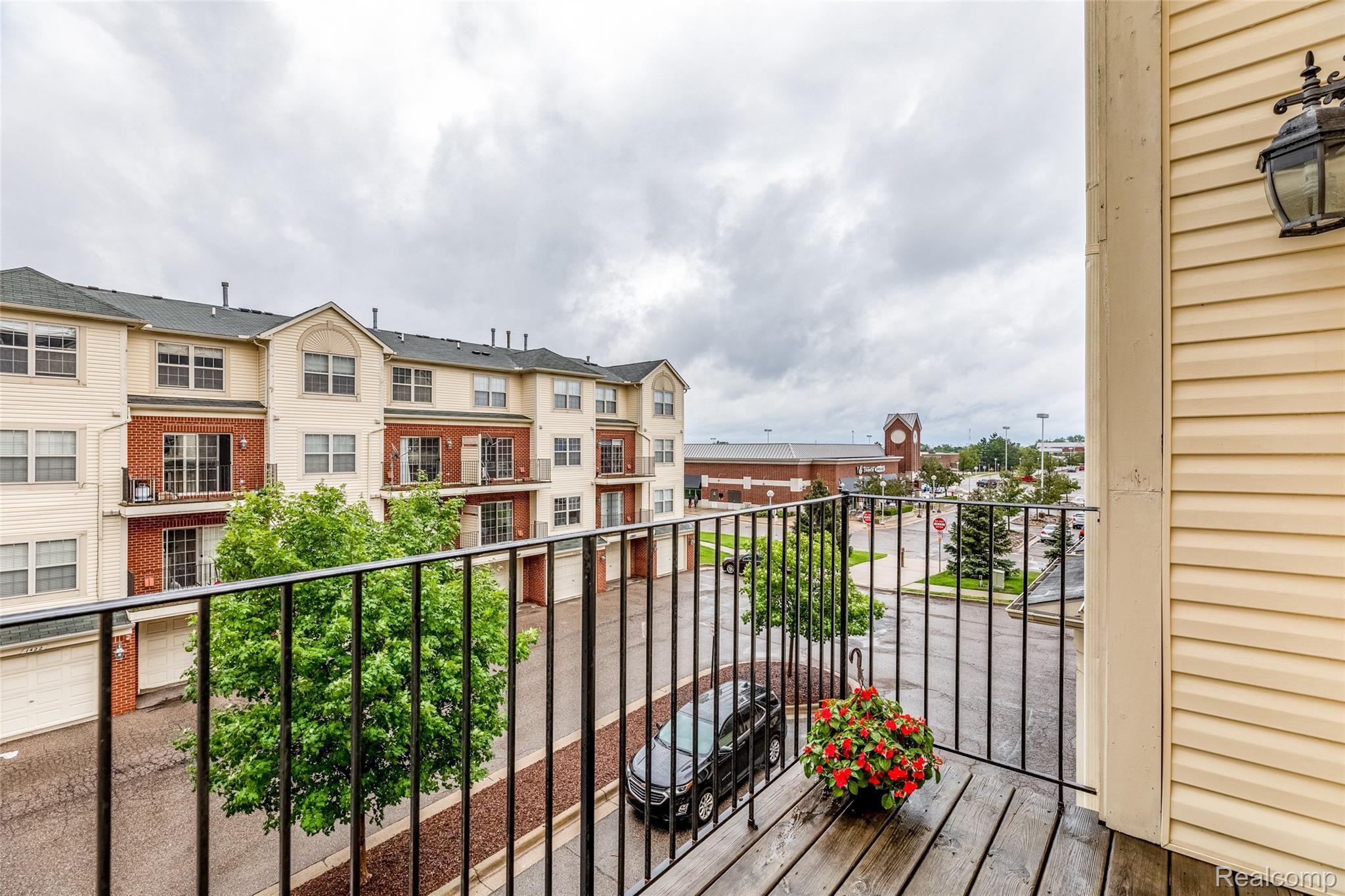 1411 Raliegh Place Troy, MI 48084 - Photo 17 of 27 16.Balcony