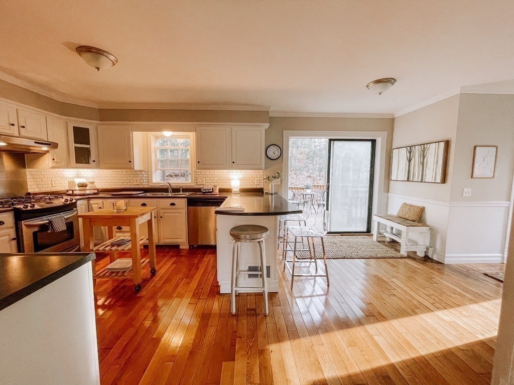 207 Cushing Street Hingham, MA 02043 - Photo 14 of 36