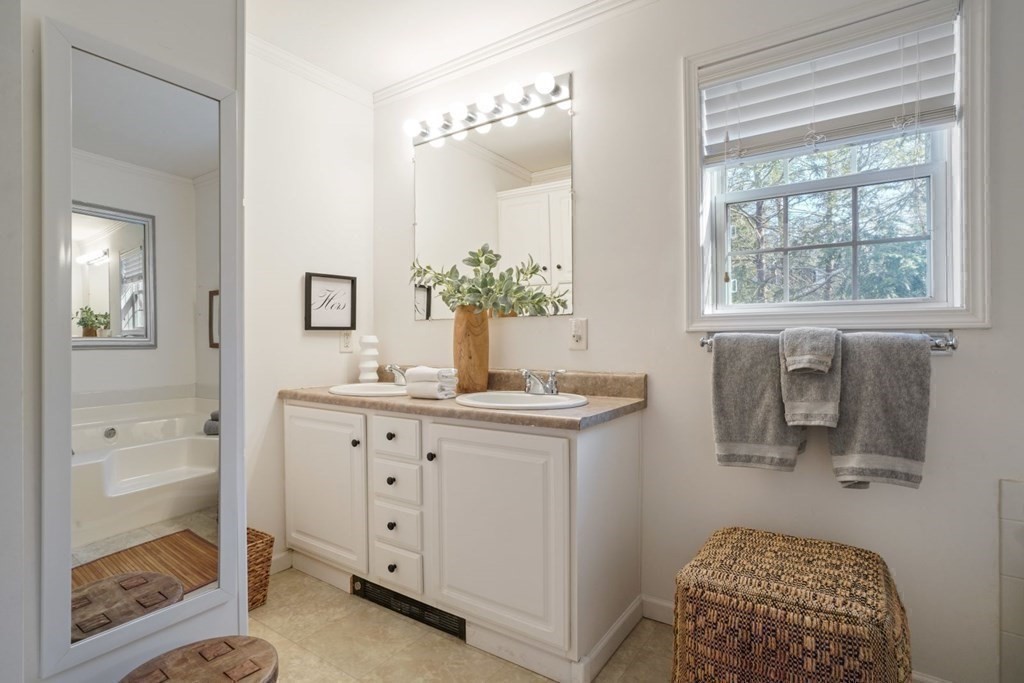207 Cushing Street Hingham, MA 02043 - Photo 21 of 36