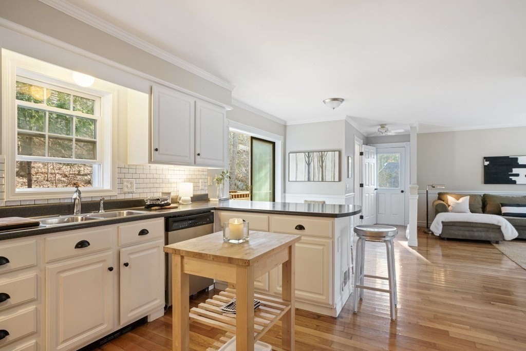 207 Cushing Street Hingham, MA 02043 - Photo 7 of 36