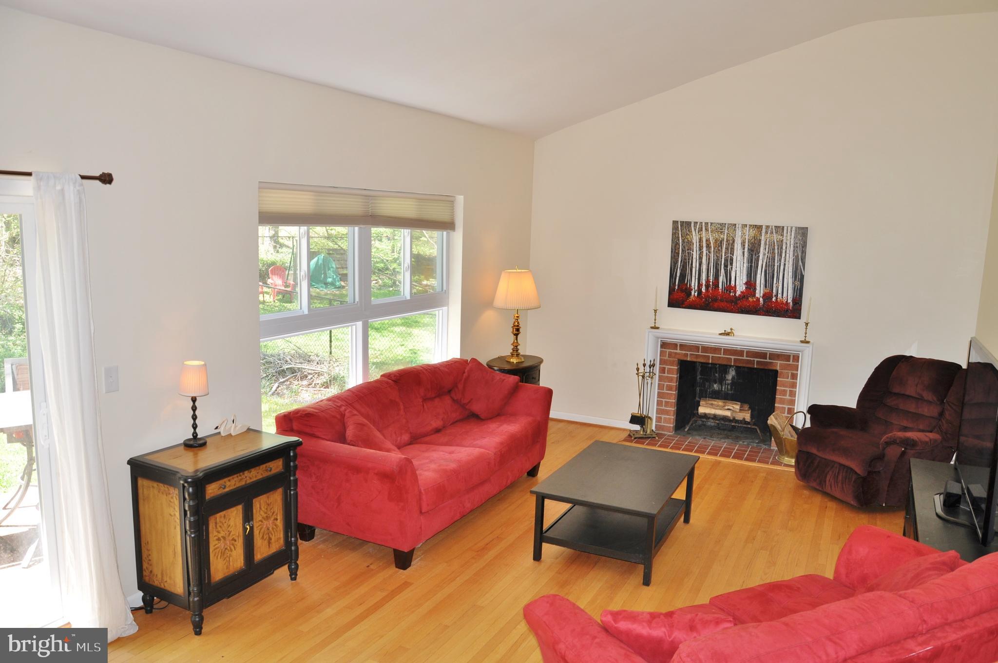 913 Cromwell Bridge Road Towson, MD 21286 - Photo 17 of 67 Living Room