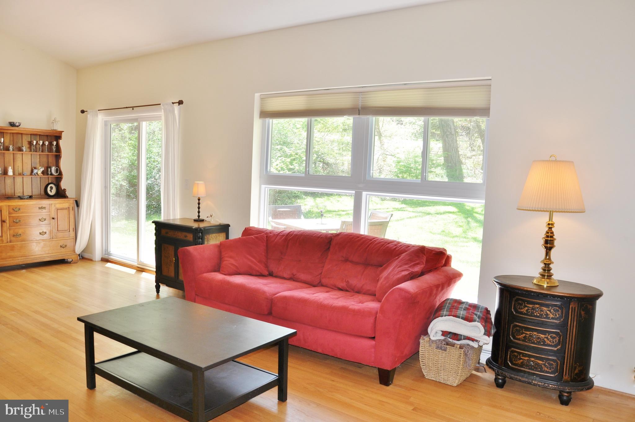913 Cromwell Bridge Road Towson, MD 21286 - Photo 19 of 67 Living Room