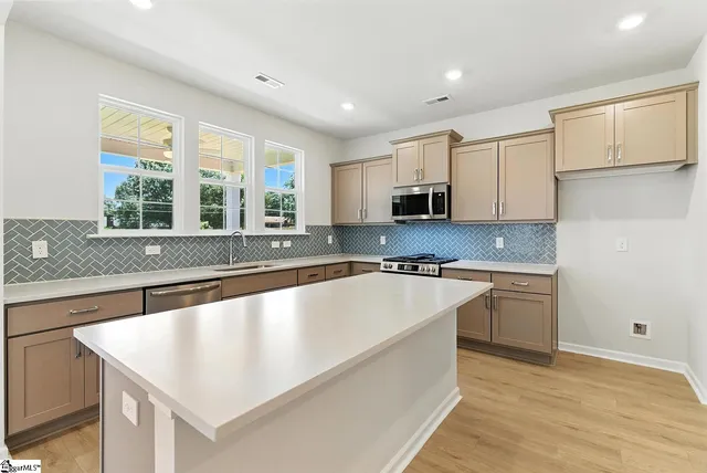 $306,000 | 7015 New Horizons Lane, Boiling Springs, SC 29316