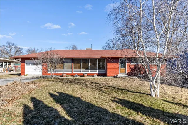 $195,900 | 1514 West Delmar Avenue, Godfrey, IL 62035