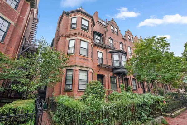 $2,850 | 284 Marlborough Street, Unit 5, Boston, MA 02116