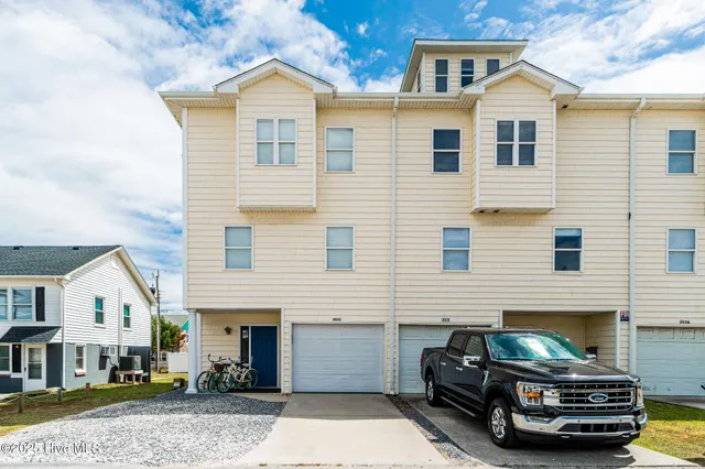 $3,200 | 202 Dobbs Street, Unit C, Atlantic Beach, NC 28512