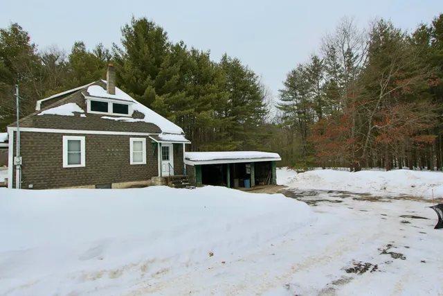$975,000 | 101 Page Road, Litchfield, NH 03052