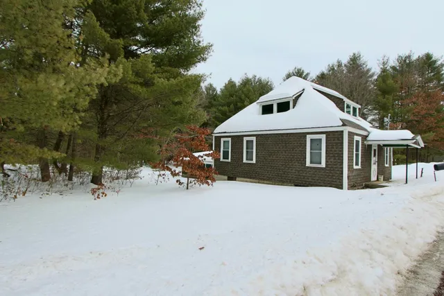 $975,000 | 101 Page Road, Litchfield, NH 03052