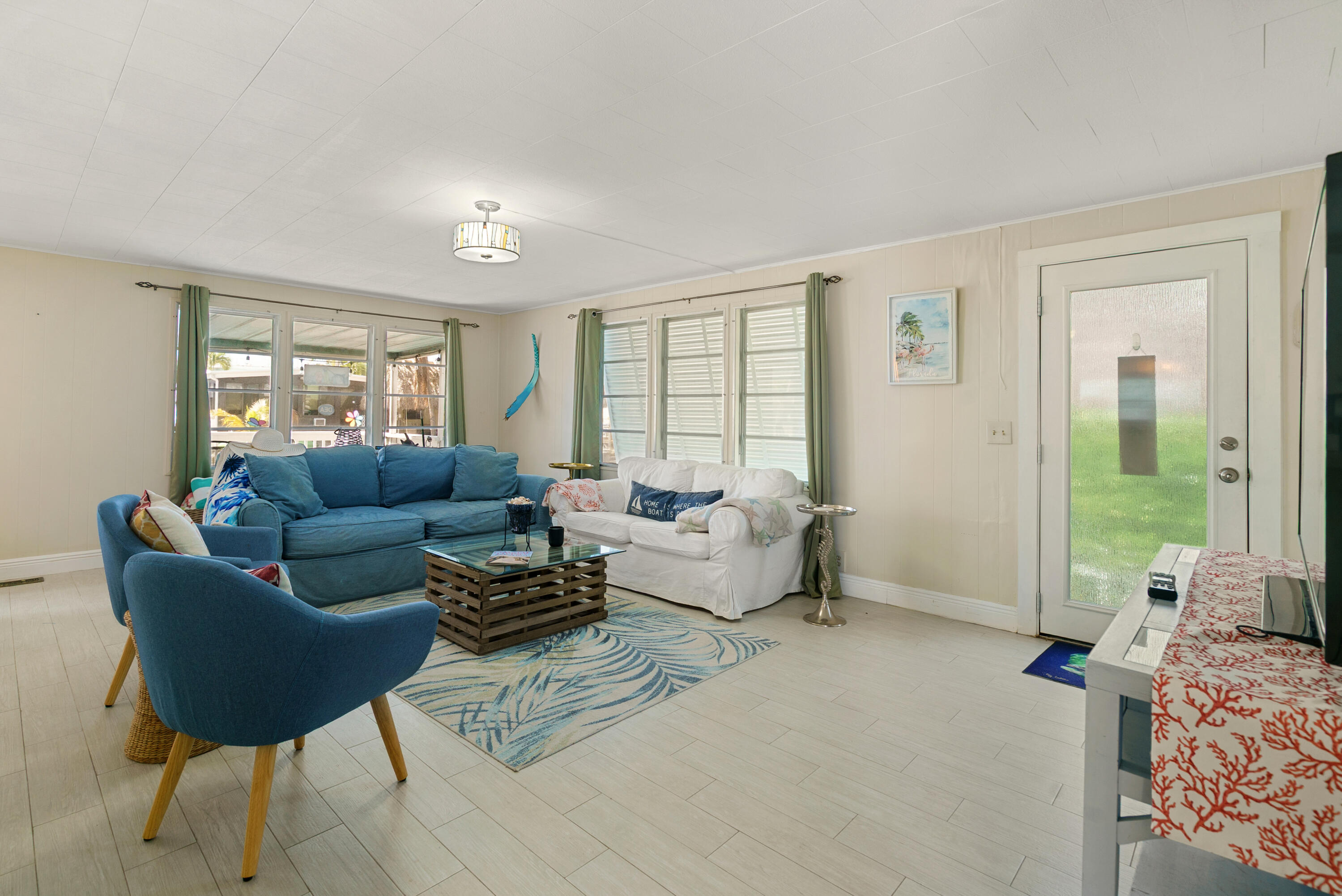 205 Humpty Dumpty Drive Key Largo, FL 33037 - Photo 9 of 40 Living Room