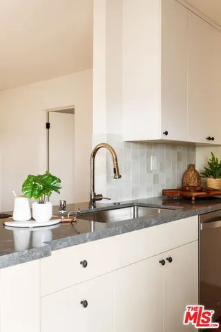 $965,000 | 302 Ashland Avenue, Unit 201, Santa Monica, CA 90405