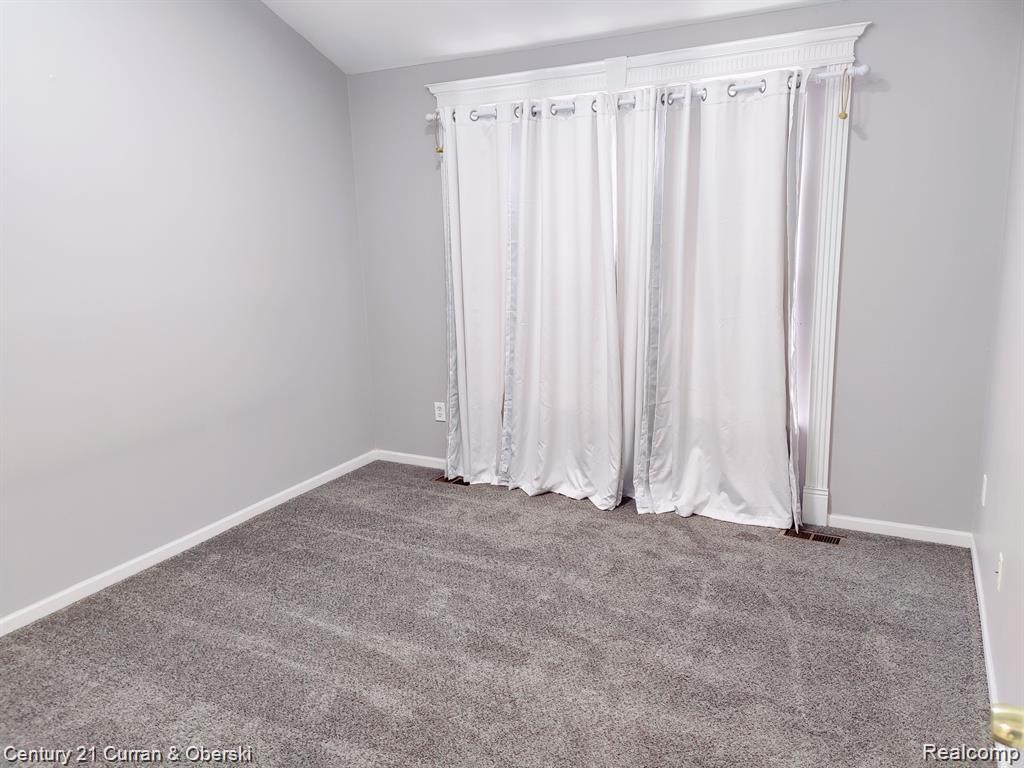 4336 Schaefer Road Dearborn, MI 48126 - Photo 9 of 11 4.jpeg