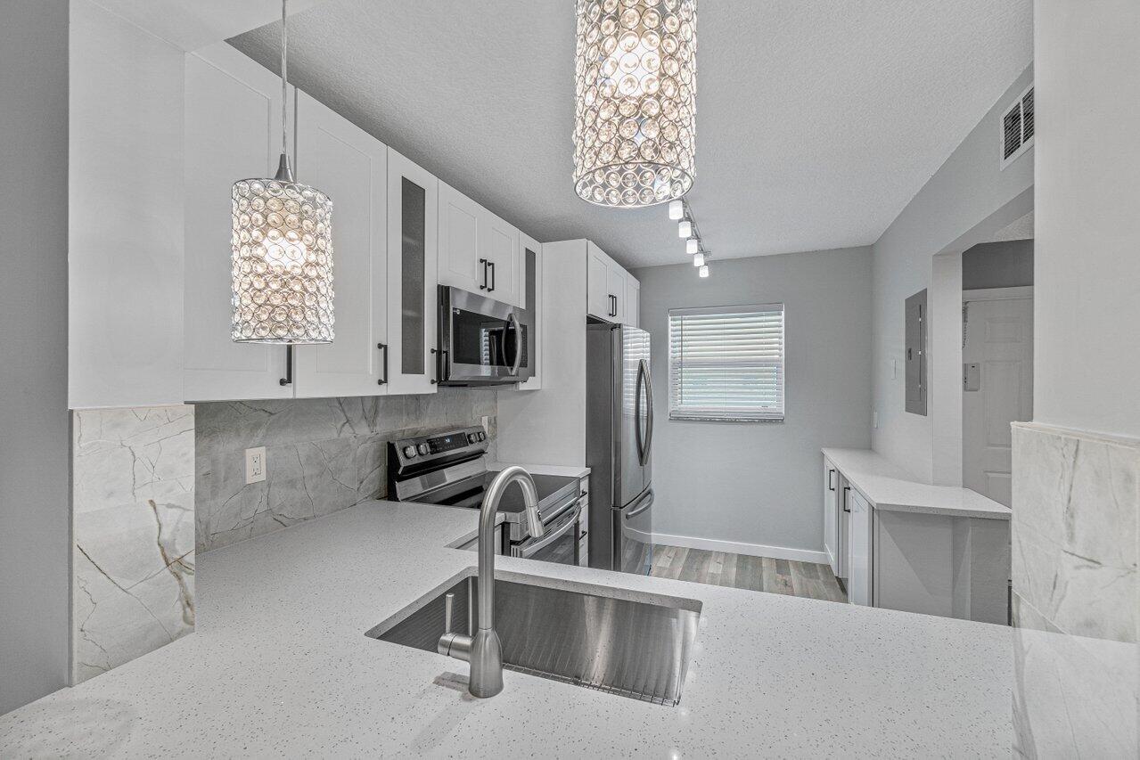 2945 Southwest 22nd Avenue, Unit 2070 Delray Beach, FL 33445 - Photo 3 of 29 012-2945Southwest22ndAvenue-DelrayBeach-