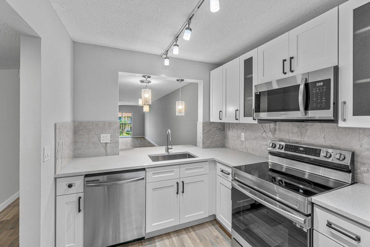 2945 Southwest 22nd Avenue, Unit 2070 Delray Beach, FL 33445 - Photo 5 of 29 015-2945Southwest22ndAvenue-DelrayBeach-