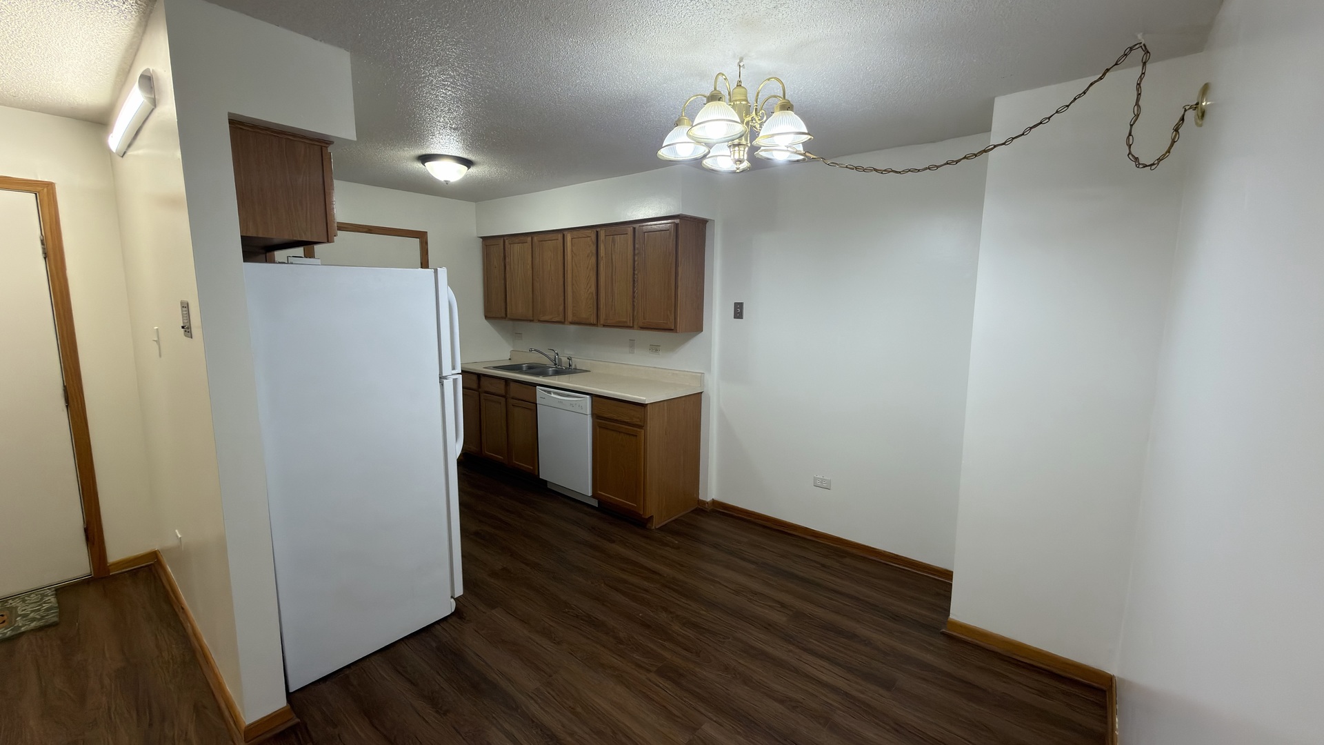 7305 West 157th Street, Unit 3D Orland Park, IL 60462 - Photo 9 of 15 a view of kitchen with sink microwave and refrigerator