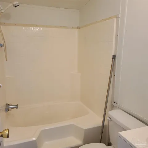 $1,195 | 1111 Mills Avenue, Pensacola, FL 32507