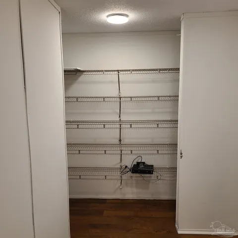 $1,195 | 1111 Mills Avenue, Pensacola, FL 32507