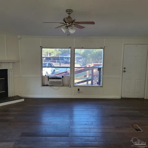 $1,195 | 1111 Mills Avenue, Pensacola, FL 32507