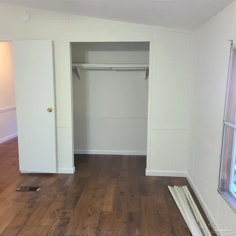 $1,195 | 1111 Mills Avenue, Pensacola, FL 32507