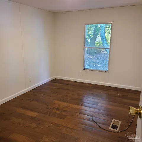 $1,195 | 1111 Mills Avenue, Pensacola, FL 32507